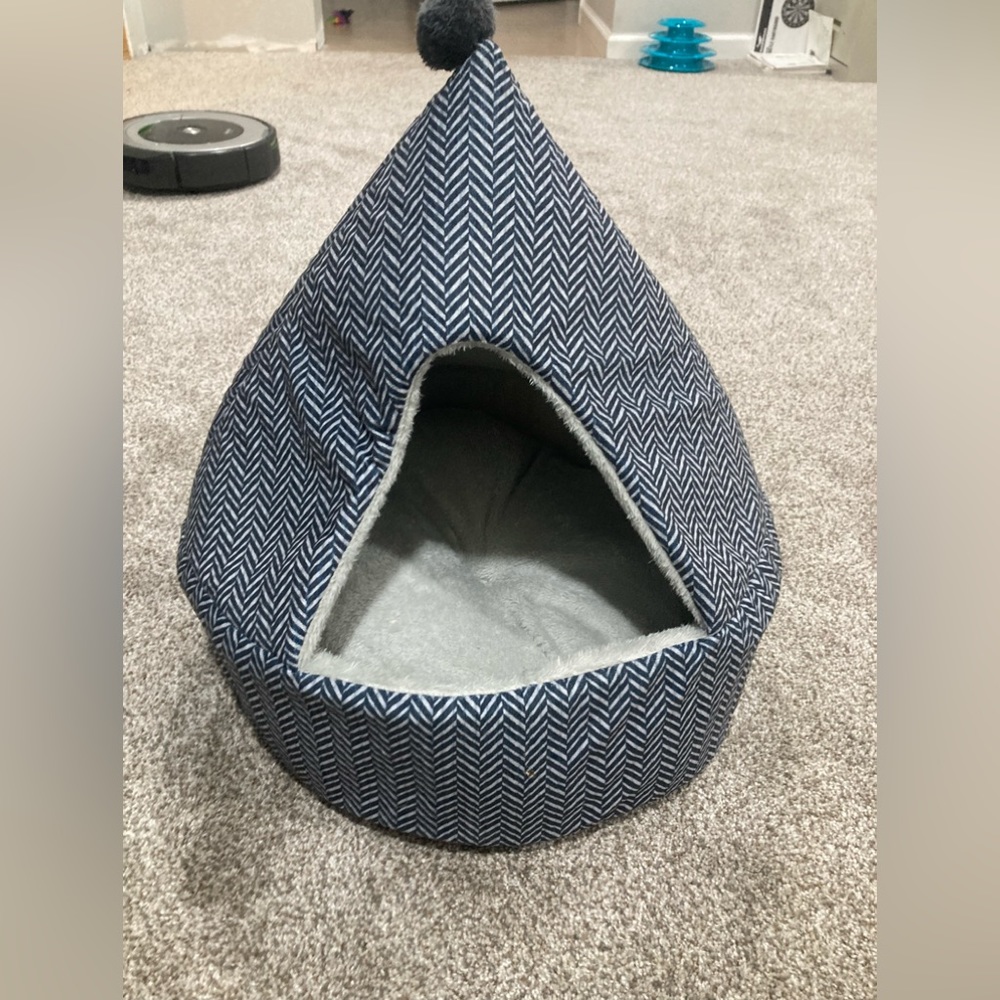 Grey & navy blue cat bed
